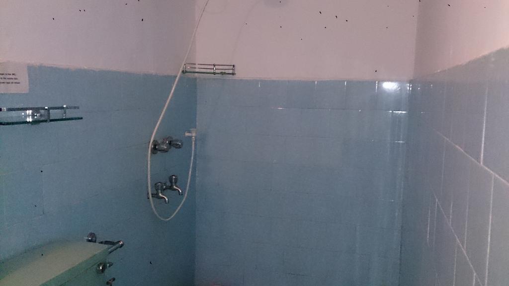 Domingos Guest House Бага Стая снимка